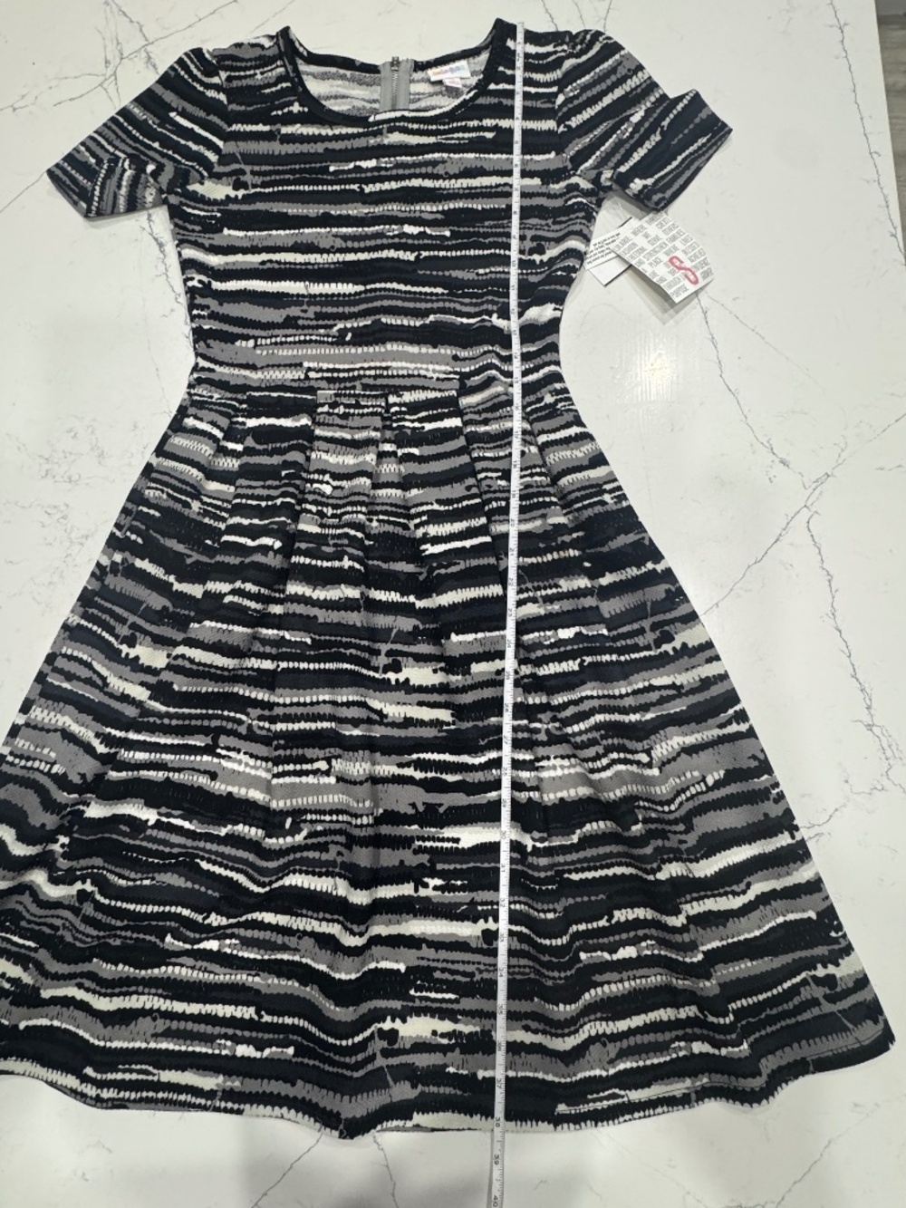 LulaRoe "Amelia" Dress with Pockets - size Small New with Tags - Picture 10 of 10